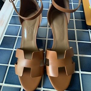 Hermes Wedges